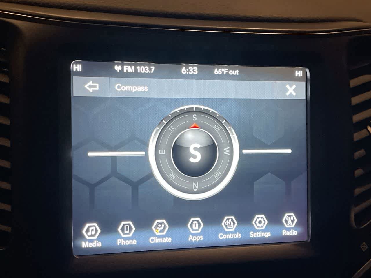 Thumbnail: 2019 Jeep Cherokee - 18