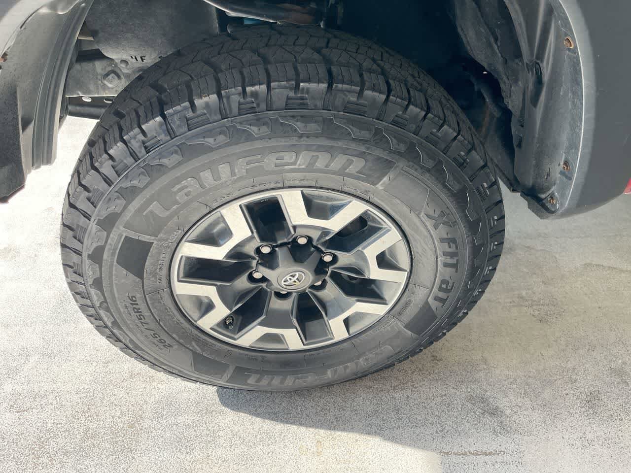 Thumbnail: 2019 Toyota Tacoma - 10