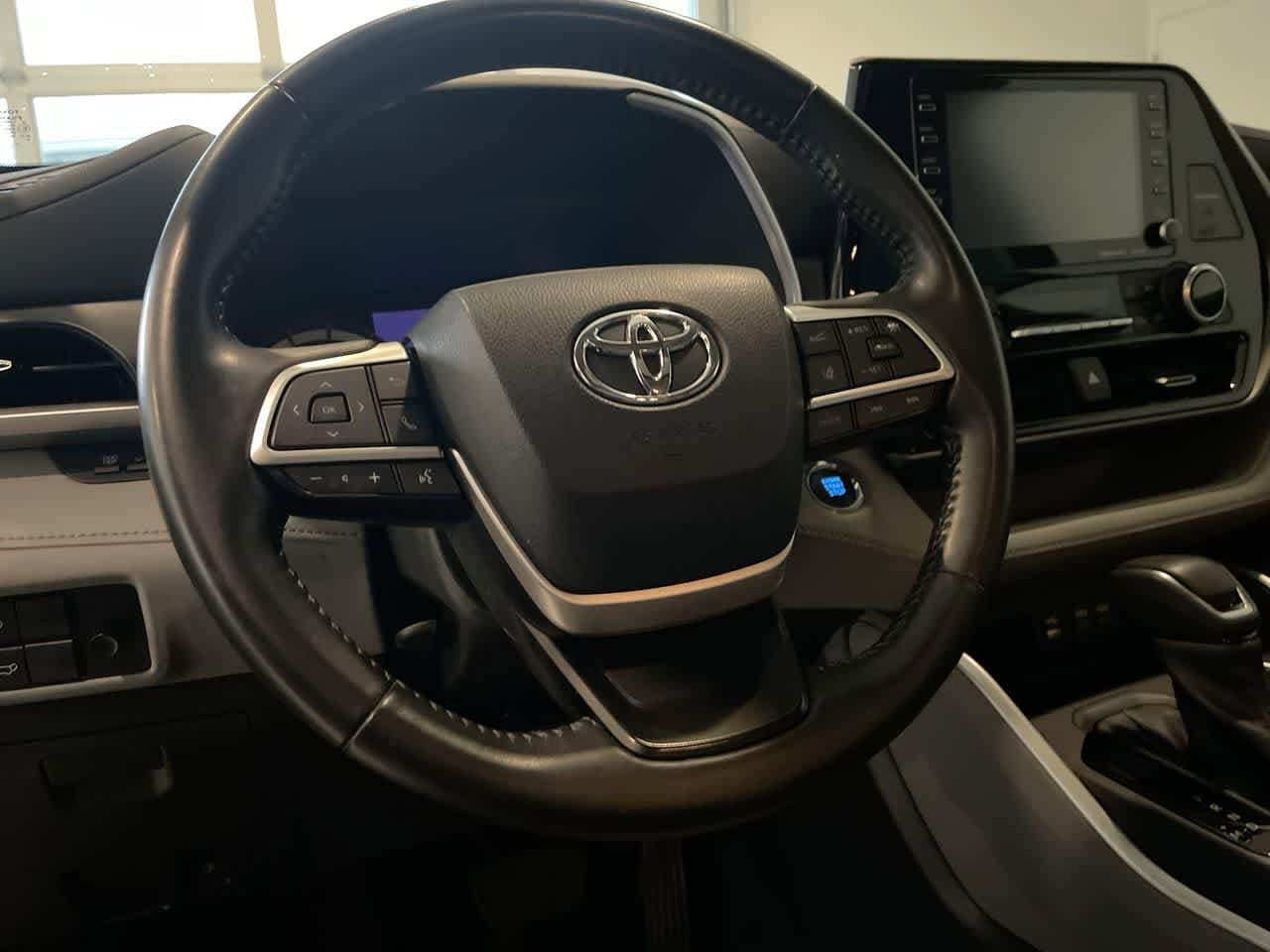 Thumbnail: 2022 Toyota Highlander - 14