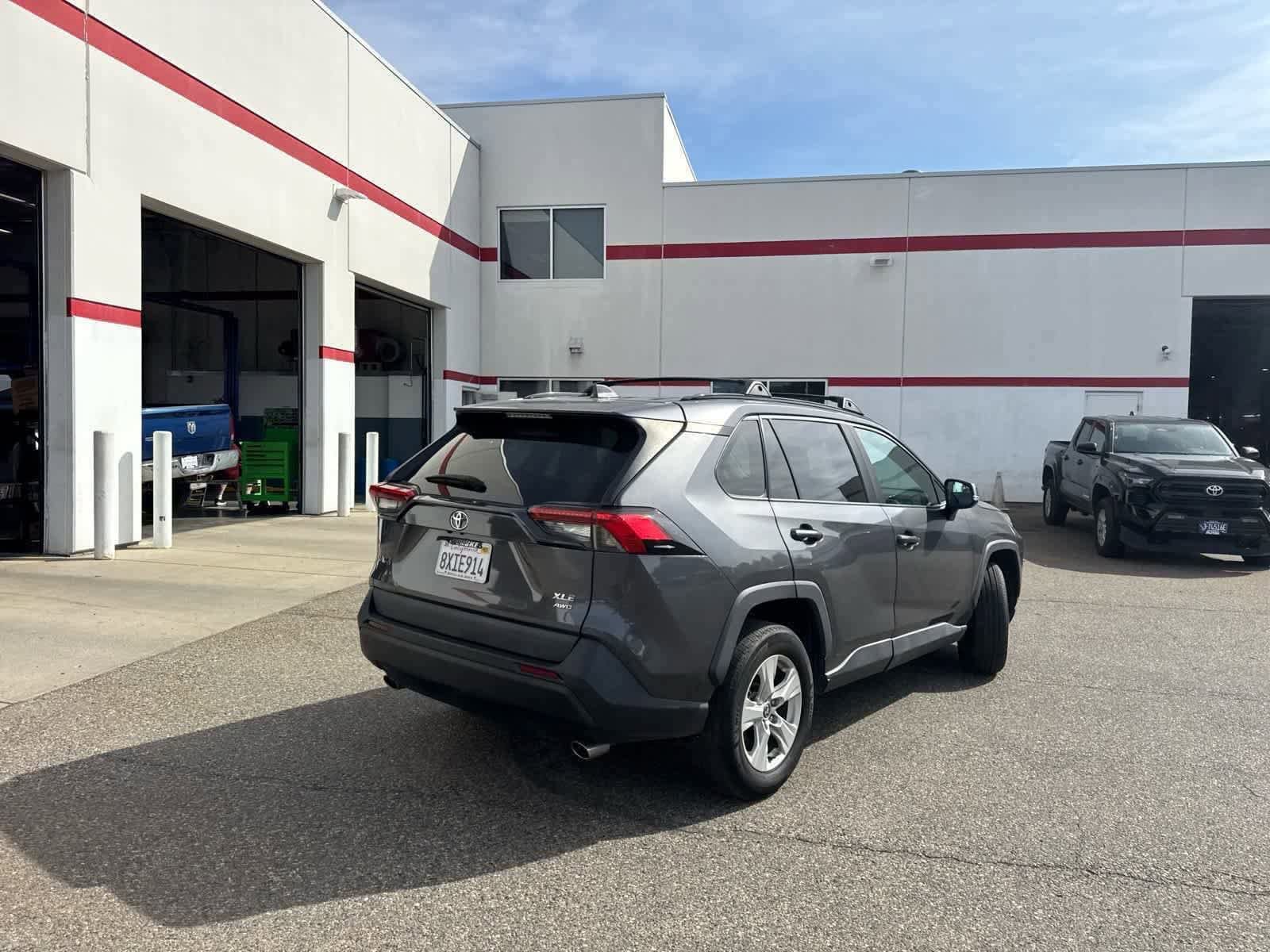 Thumbnail: 2021 Toyota RAV4 - 18