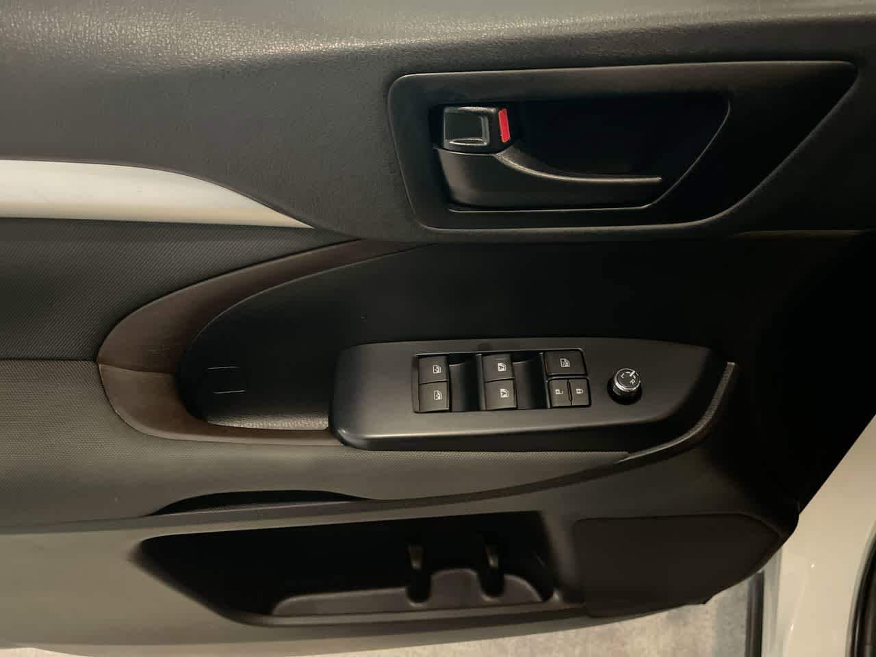 Thumbnail: 2019 Toyota Highlander - 13