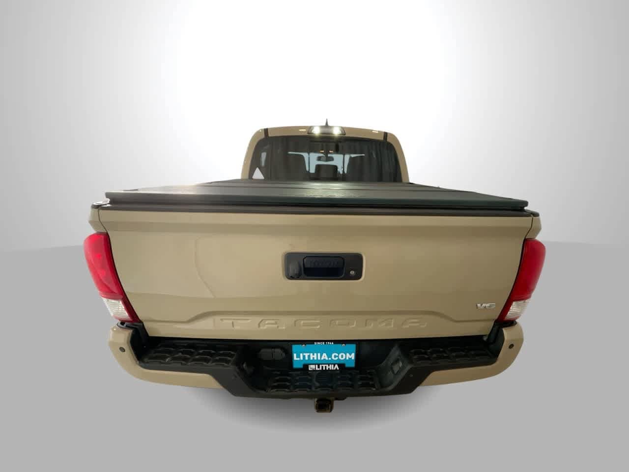 Thumbnail: 2017 Toyota Tacoma - 7