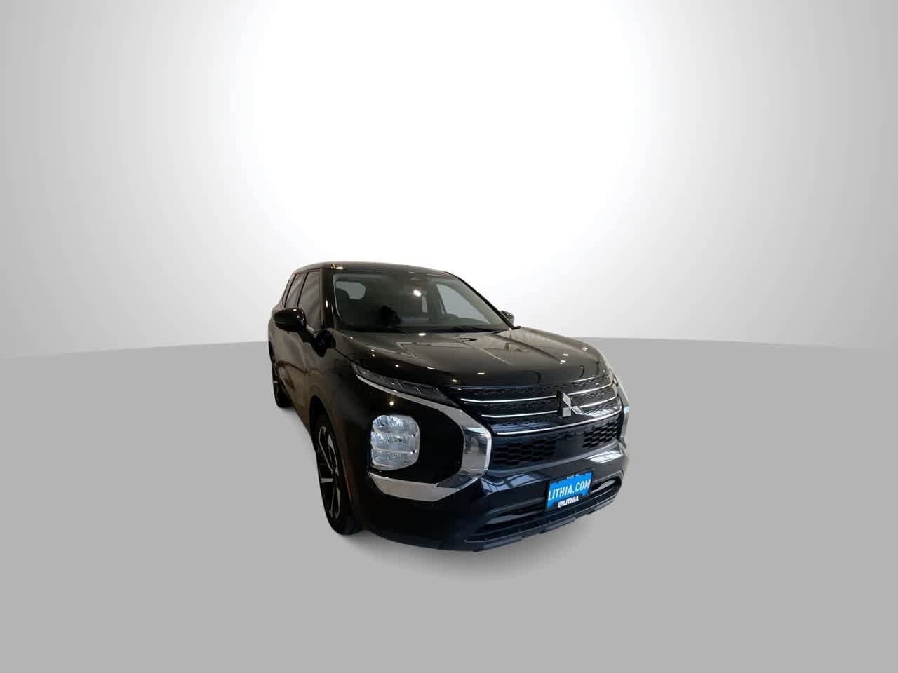 Thumbnail: 2022 Mitsubishi Outlander - 2