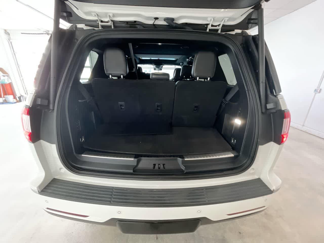 Thumbnail: 2020 Lincoln Navigator - 31