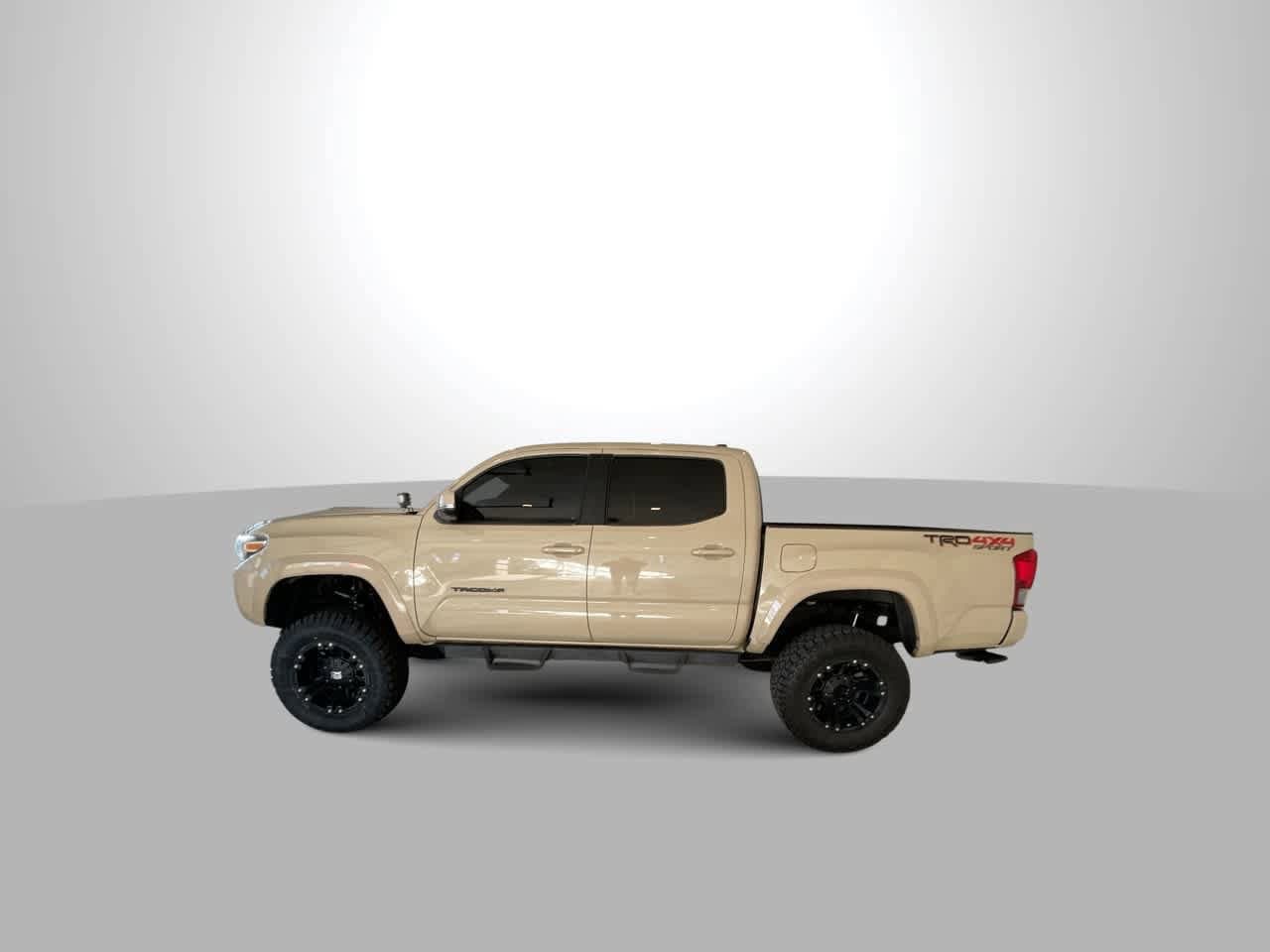 Thumbnail: 2017 Toyota Tacoma - 5