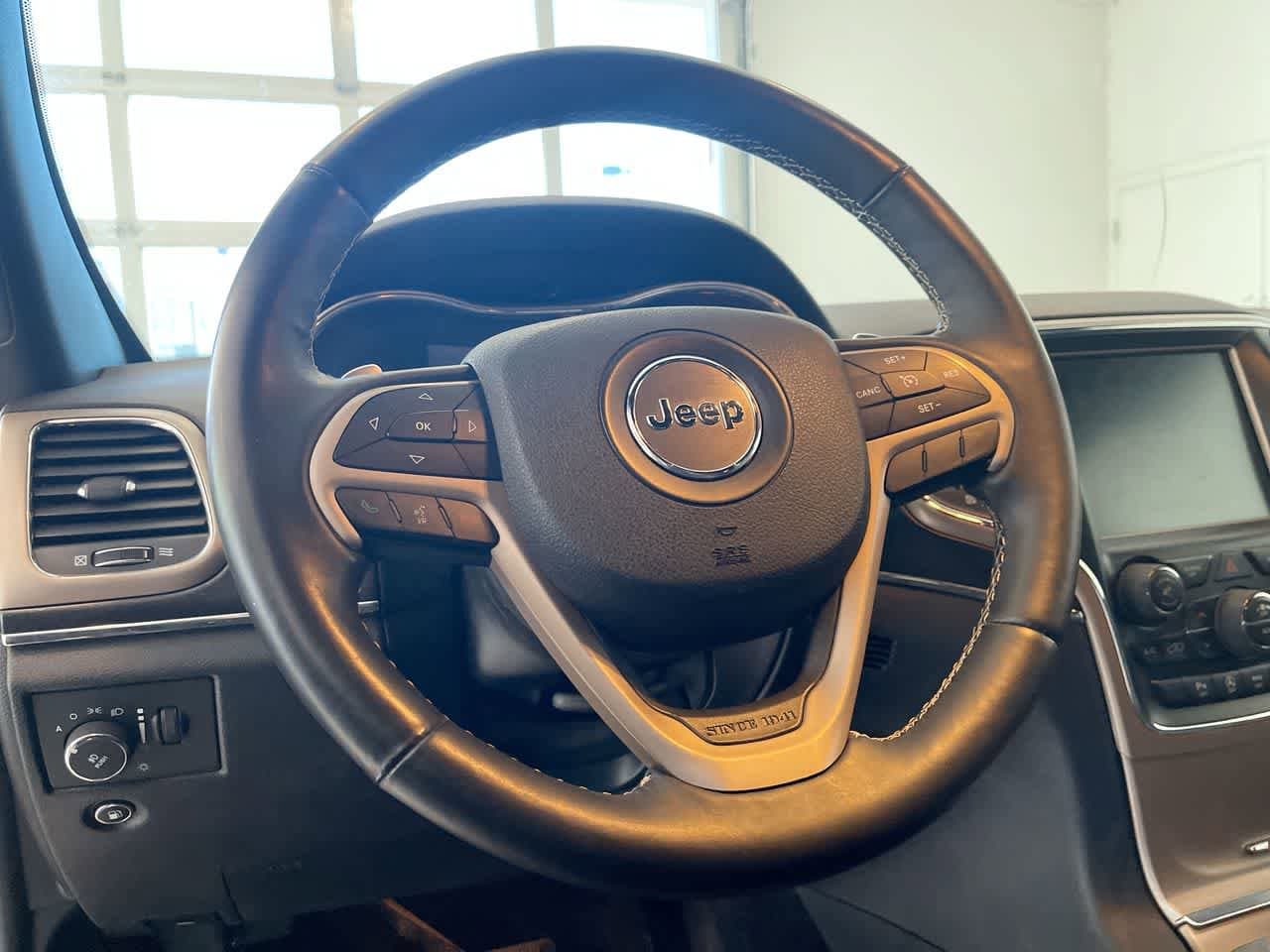 Thumbnail: 2017 Jeep Grand Cherokee - 14