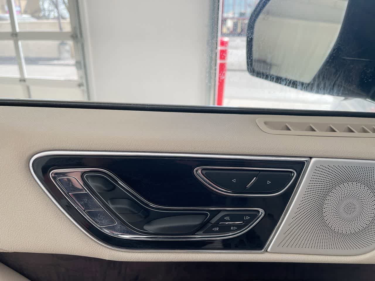 Thumbnail: 2019 Lincoln Navigator L - 12
