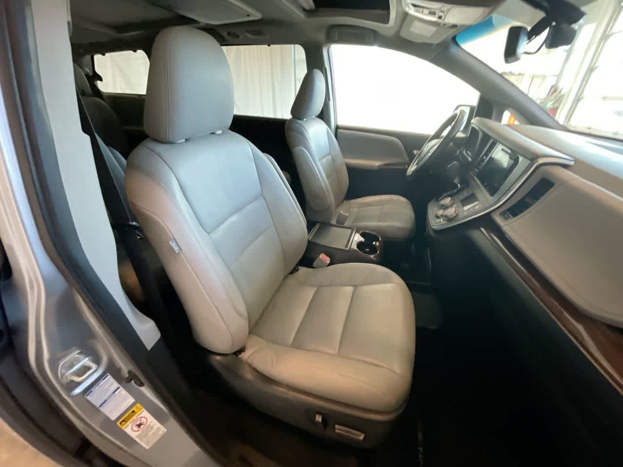 Thumbnail: 2016 Toyota Sienna - 26