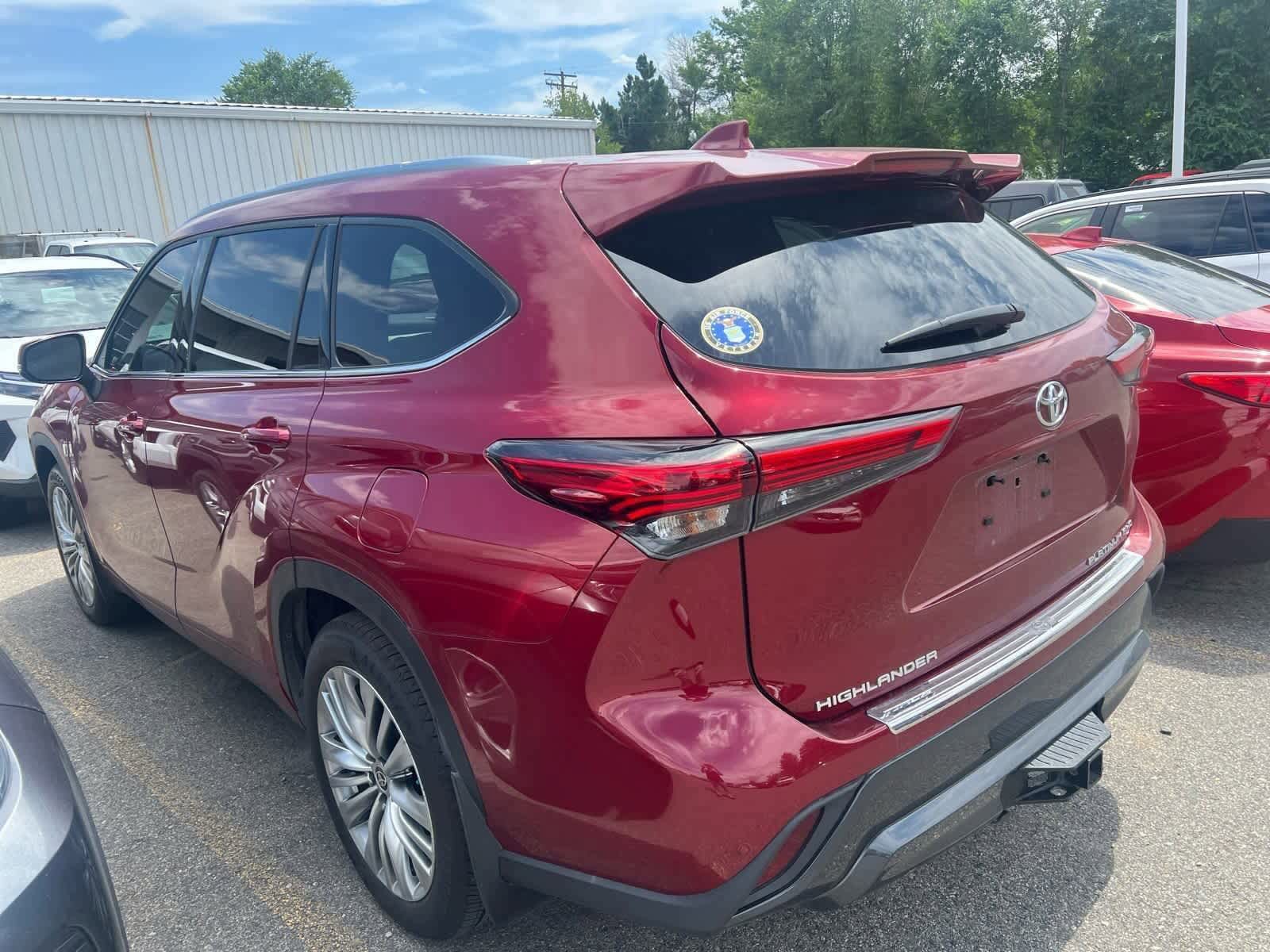 Thumbnail: 2023 Toyota Highlander - 8