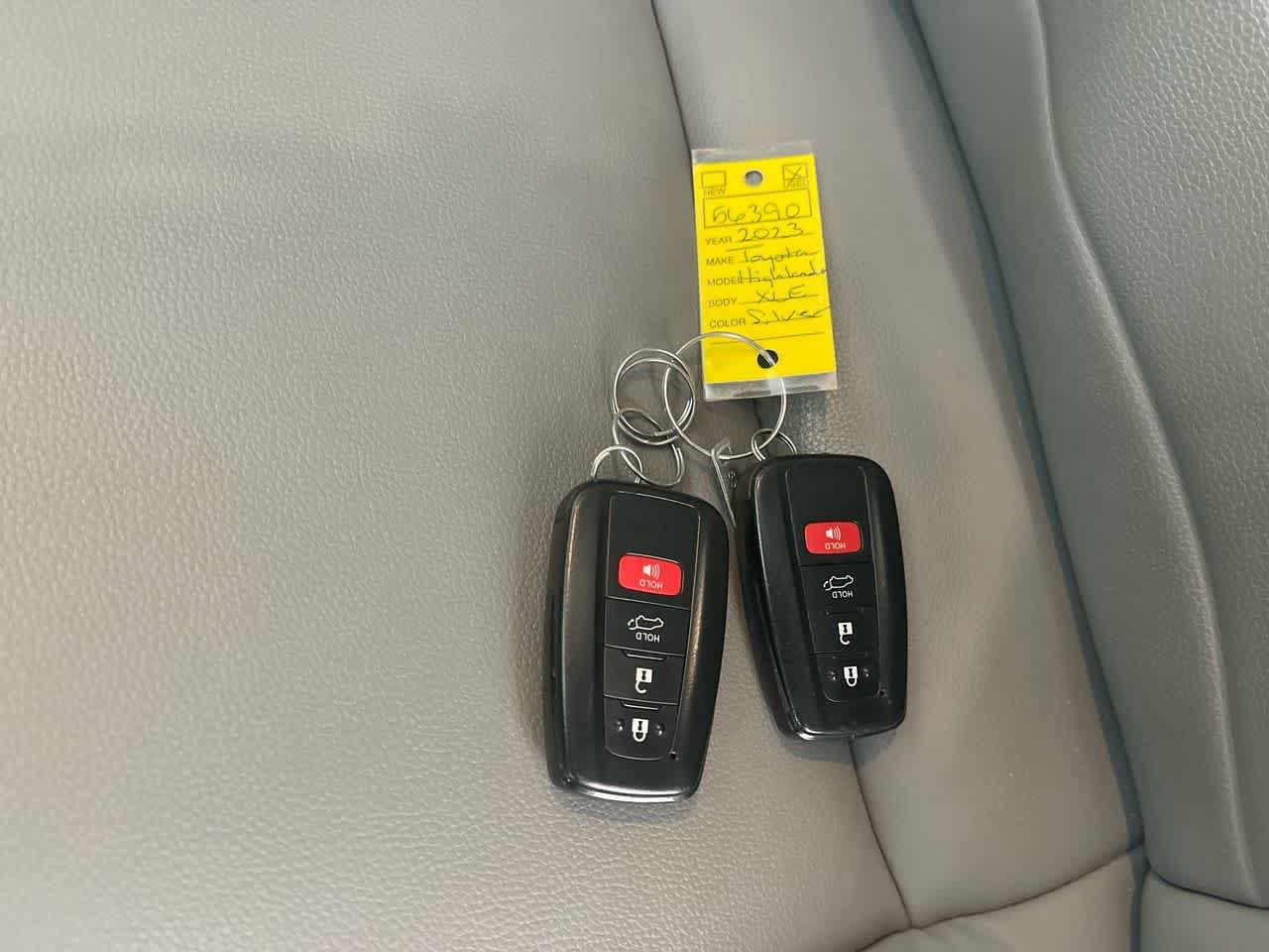 Thumbnail: 2023 Toyota Highlander - 28