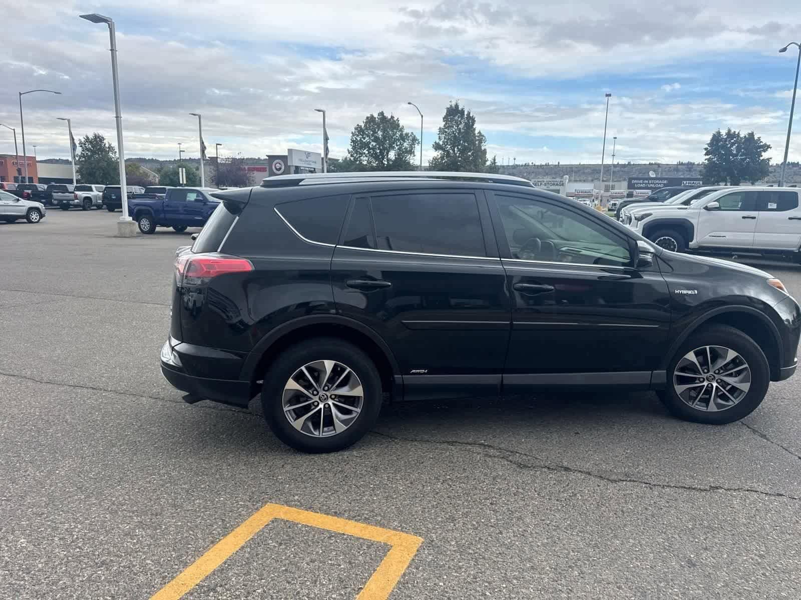 Thumbnail: 2016 Toyota RAV4 - 14