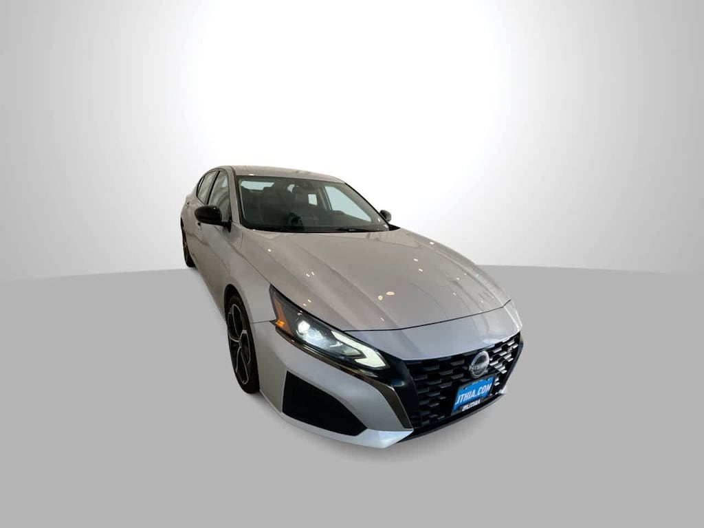 Used 2023 Nissan Altima 2.5 SR Car