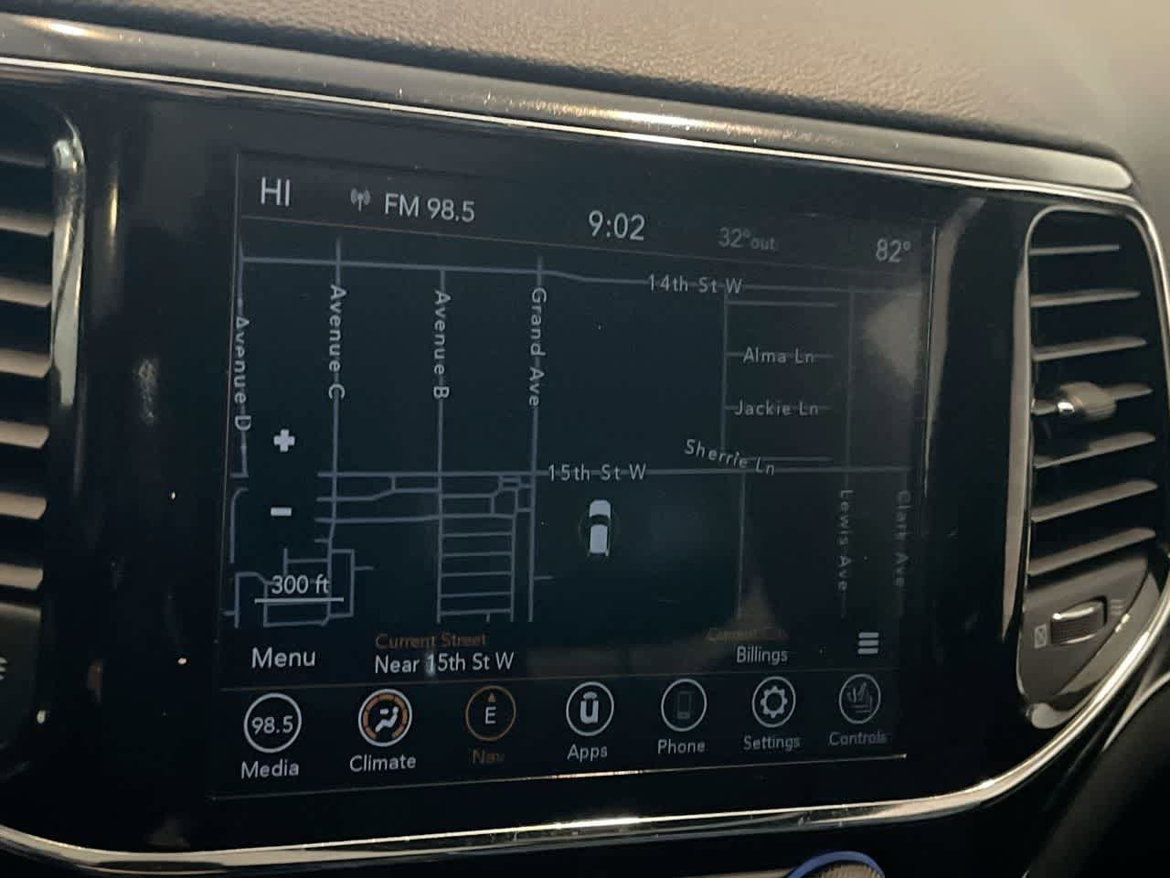 Thumbnail: 2022 Jeep Grand Cherokee - 18