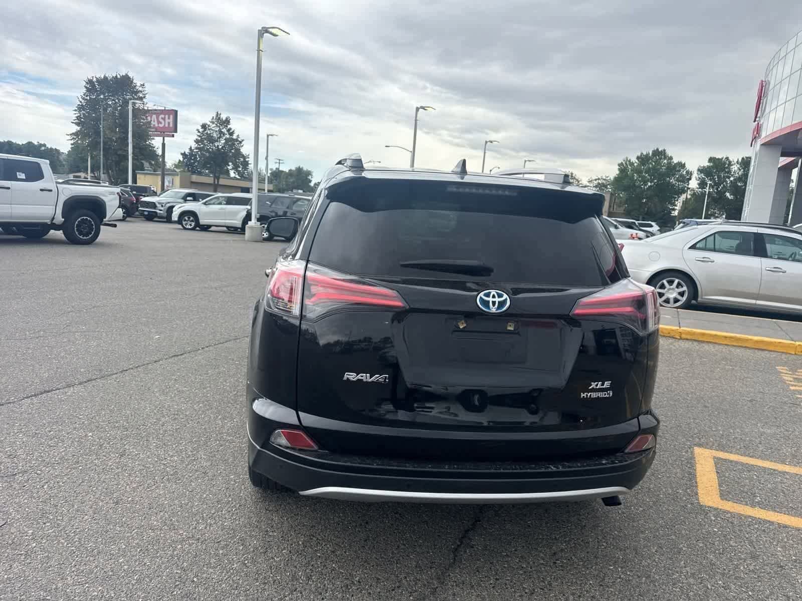 Thumbnail: 2016 Toyota RAV4 - 21