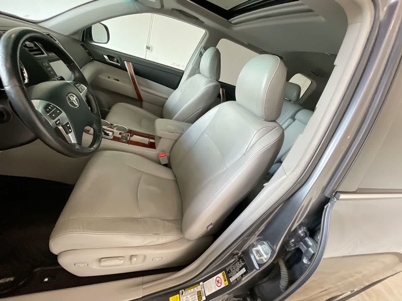 Thumbnail: 2011 Toyota Highlander - 11