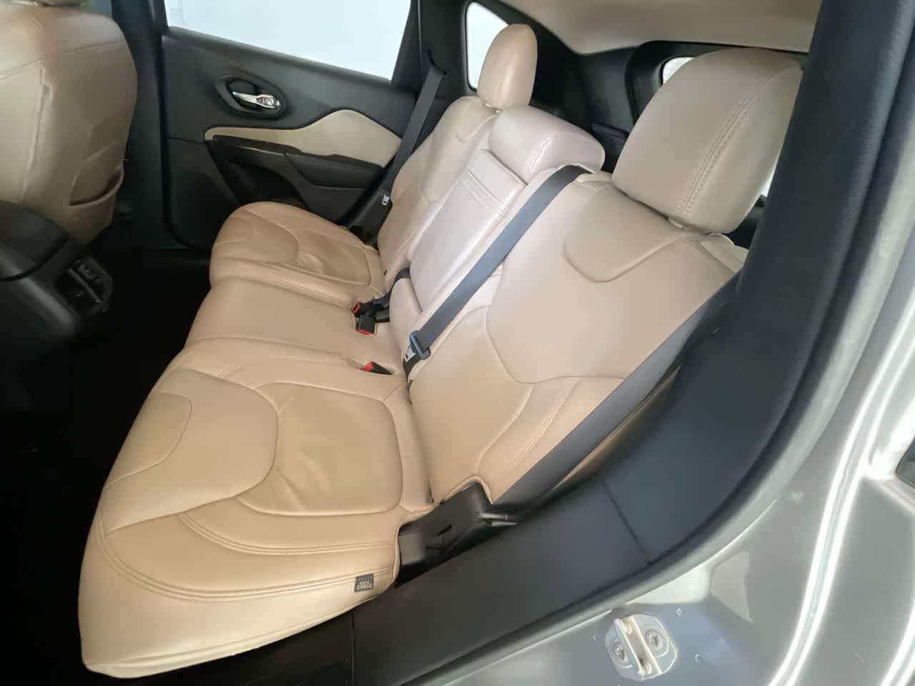 Thumbnail: 2016 Jeep Cherokee - 22