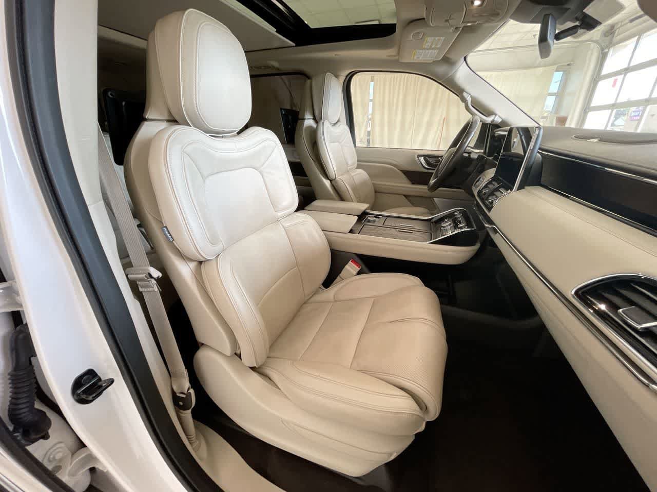 Thumbnail: 2019 Lincoln Navigator L - 26