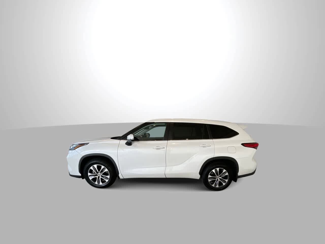 Thumbnail: 2023 Toyota Highlander - 5
