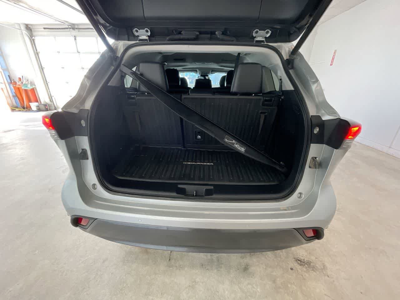 Thumbnail: 2021 Toyota Highlander - 25