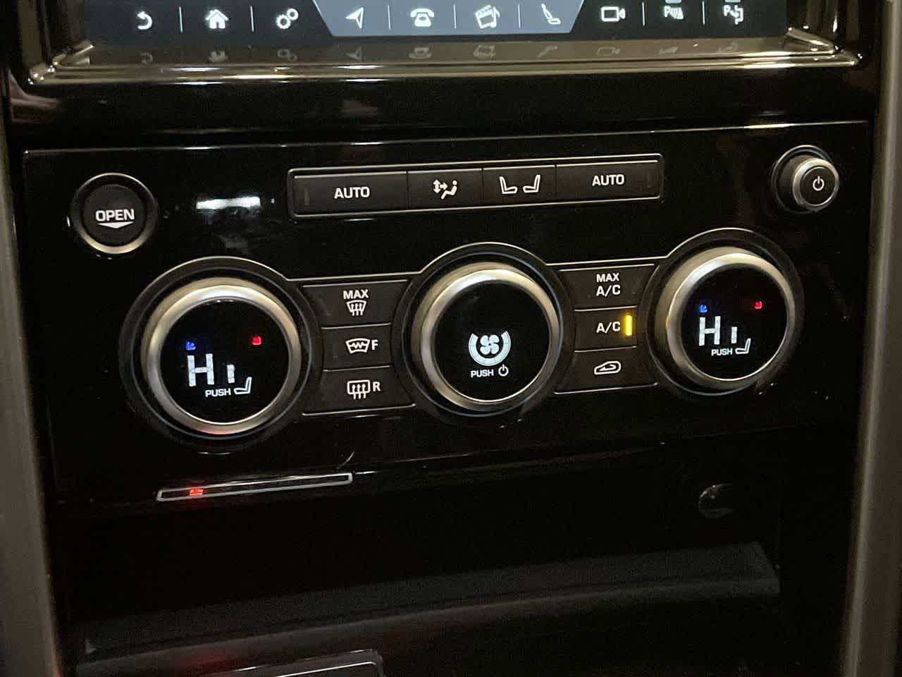 Thumbnail: 2020 Land Rover Discovery - 19