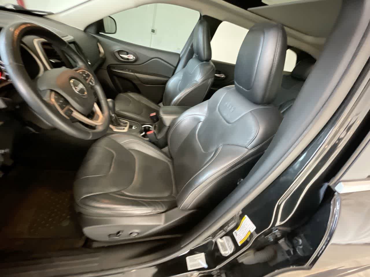 Thumbnail: 2015 Jeep Cherokee - 11