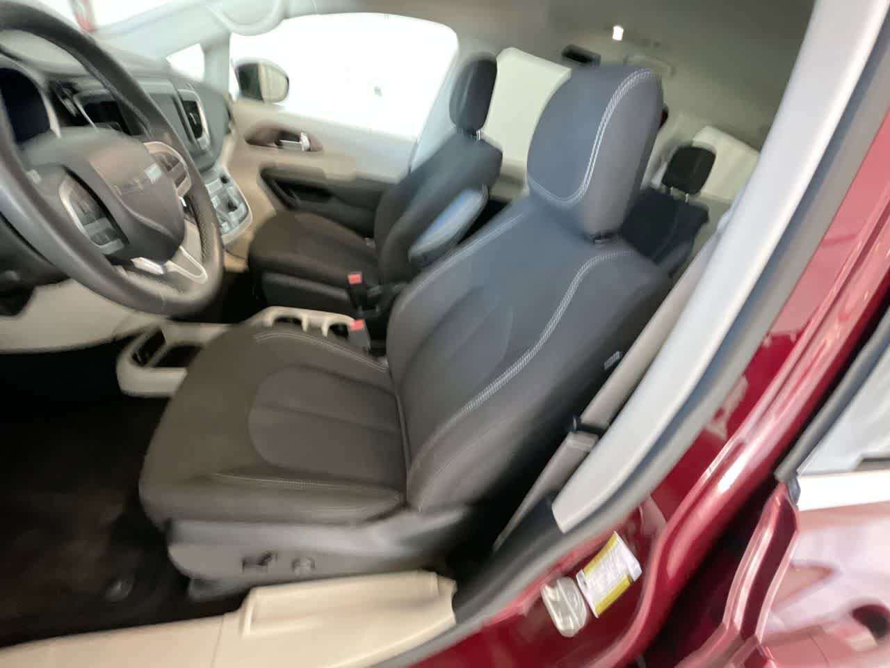 Thumbnail: 2023 Chrysler Voyager - 11