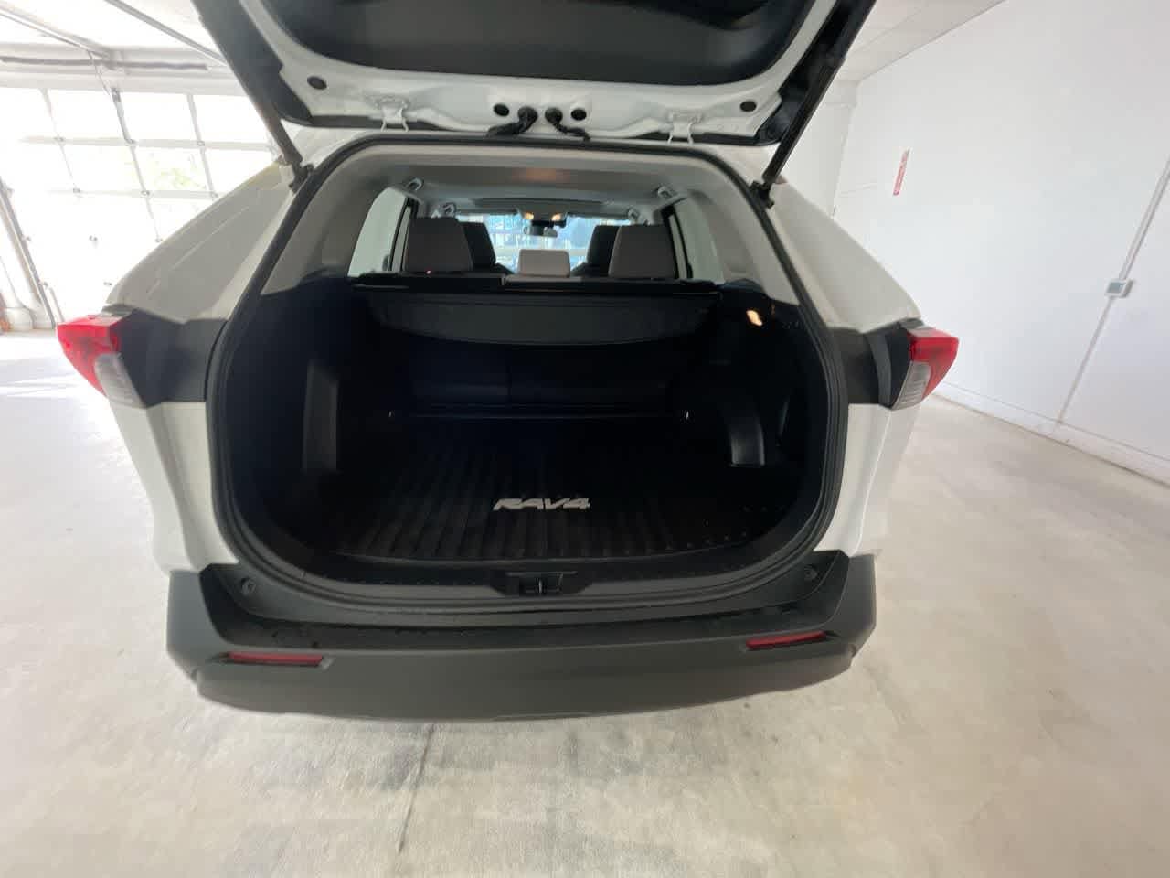 Thumbnail: 2021 Toyota RAV4 - 24