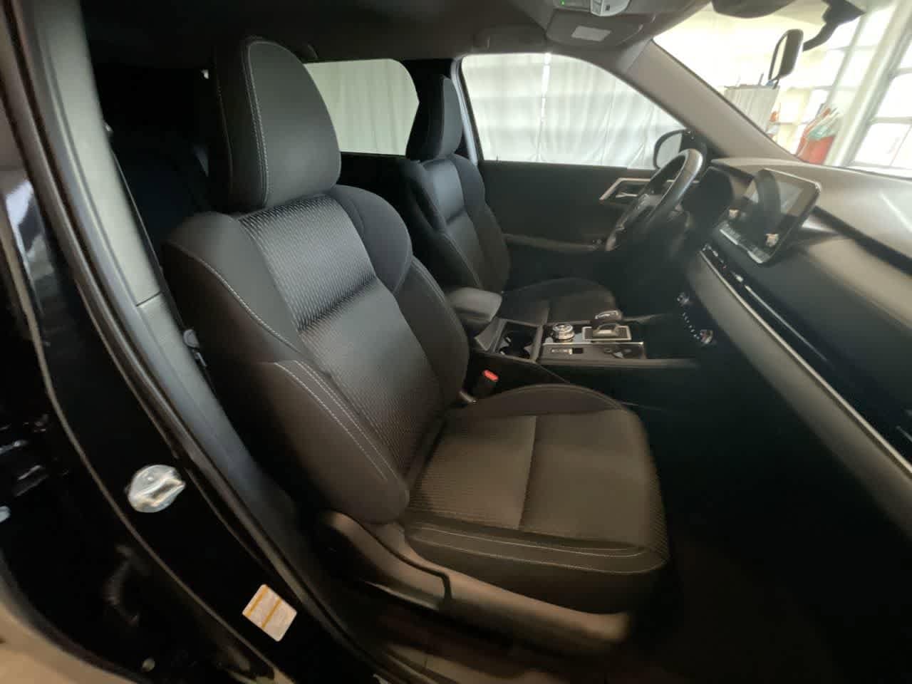 Thumbnail: 2022 Mitsubishi Outlander - 24