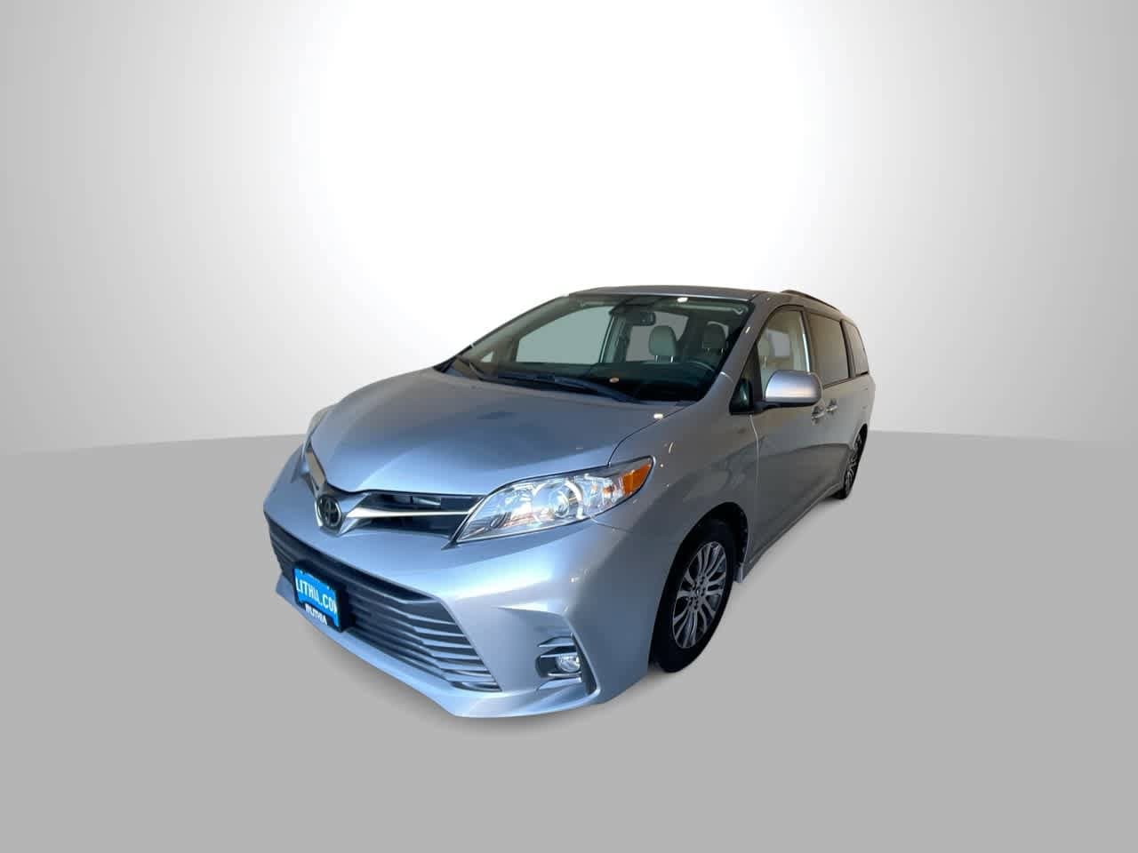 Thumbnail: 2019 Toyota Sienna - 4