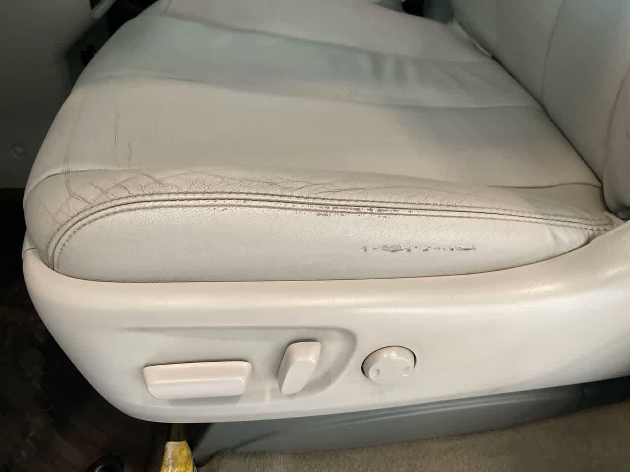 Thumbnail: 2014 Toyota Sienna - 10