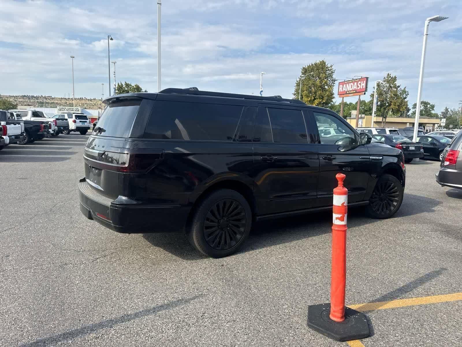 Thumbnail: 2019 Lincoln Navigator L - 12