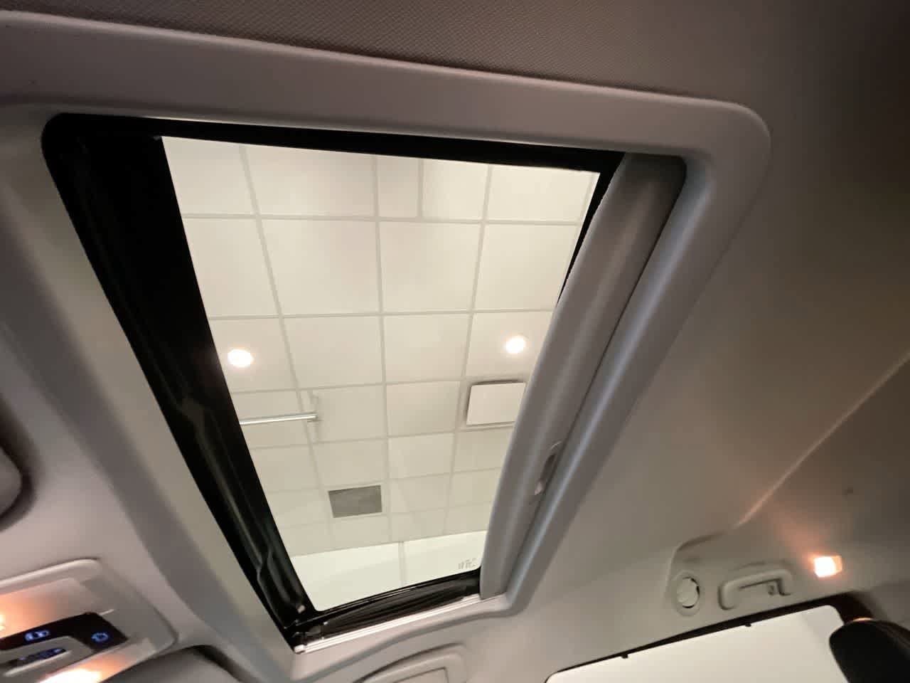 Thumbnail: 2020 Toyota Sienna - 22