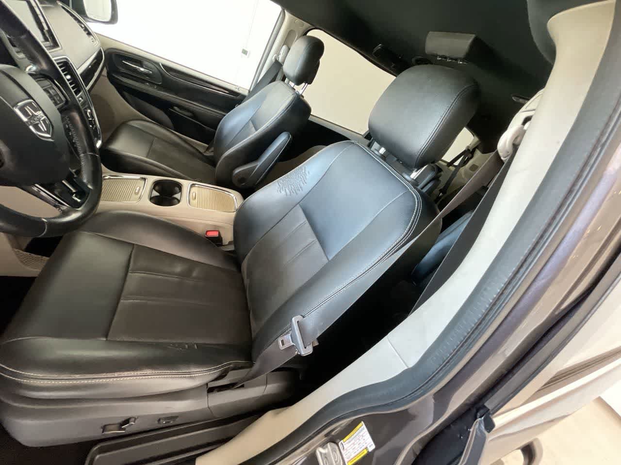 Thumbnail: 2019 Dodge Grand Caravan - 11
