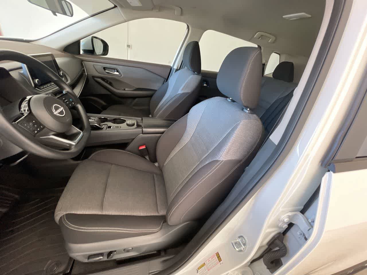 Thumbnail: 2023 Nissan Rogue - 11
