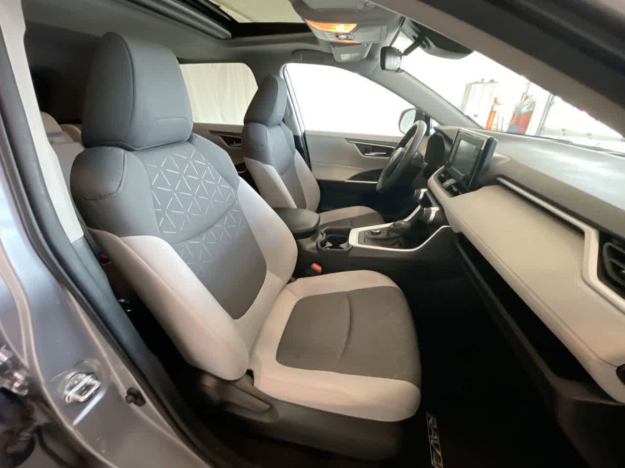 Thumbnail: 2021 Toyota RAV4 - 25