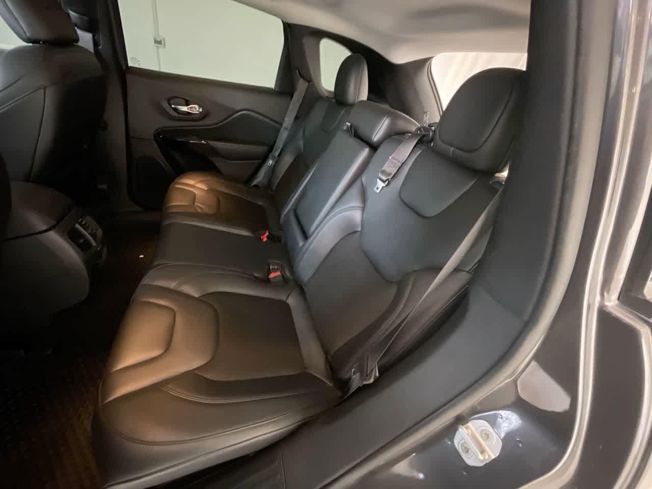 Thumbnail: 2020 Jeep Cherokee - 23