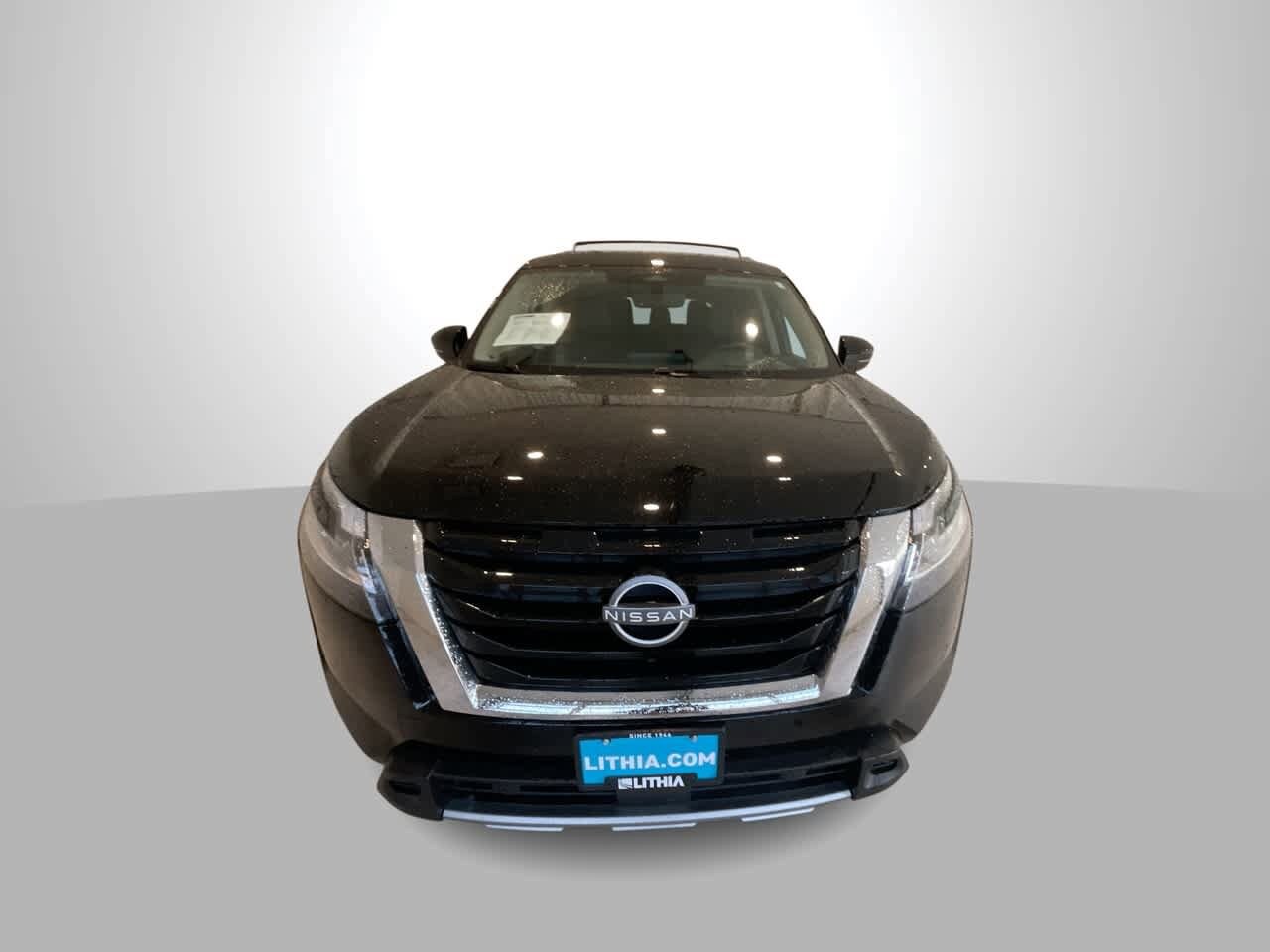 2024 Nissan Pathfinder Platinum photo 3