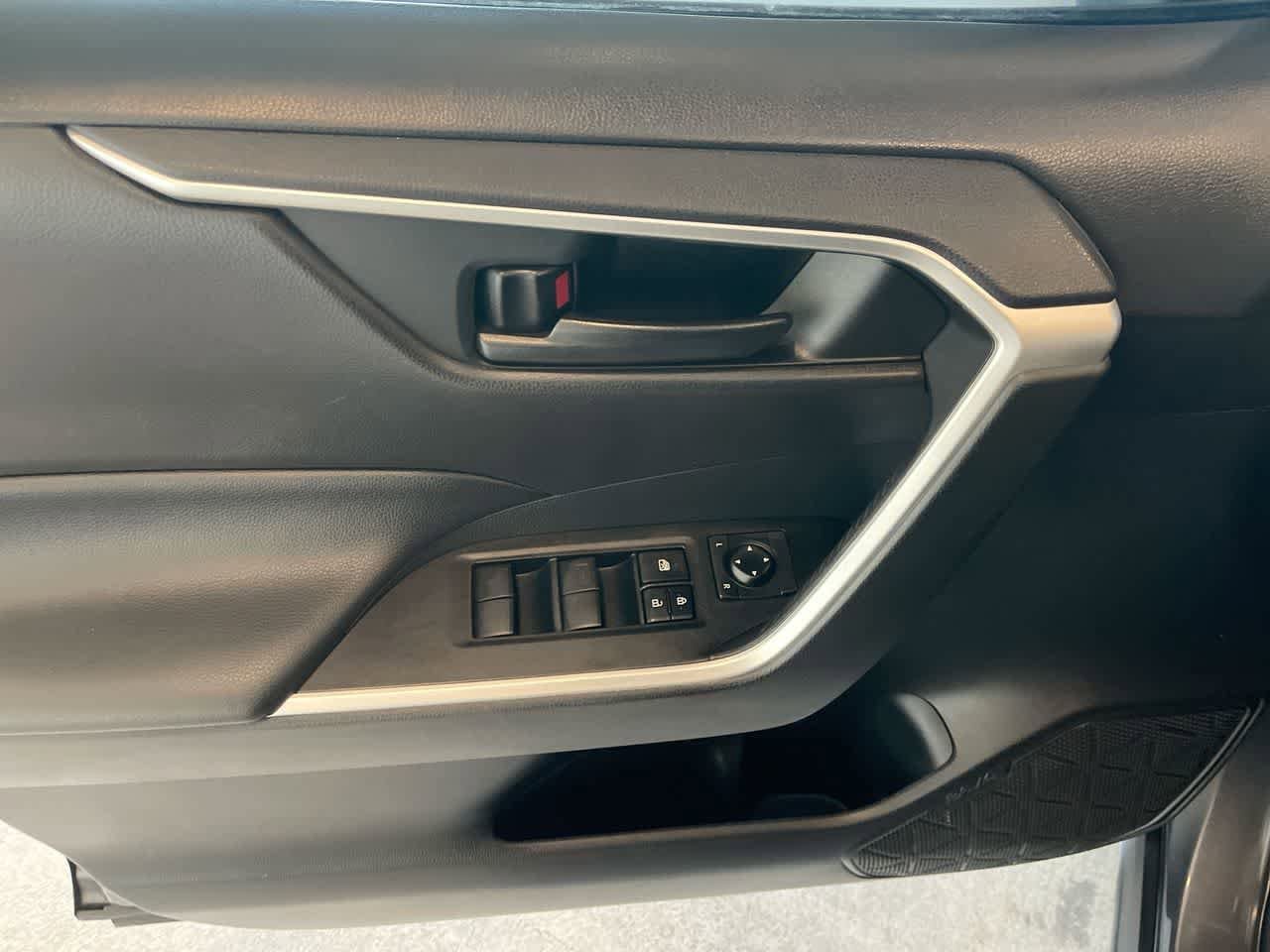 Thumbnail: 2020 Toyota RAV4 - 13