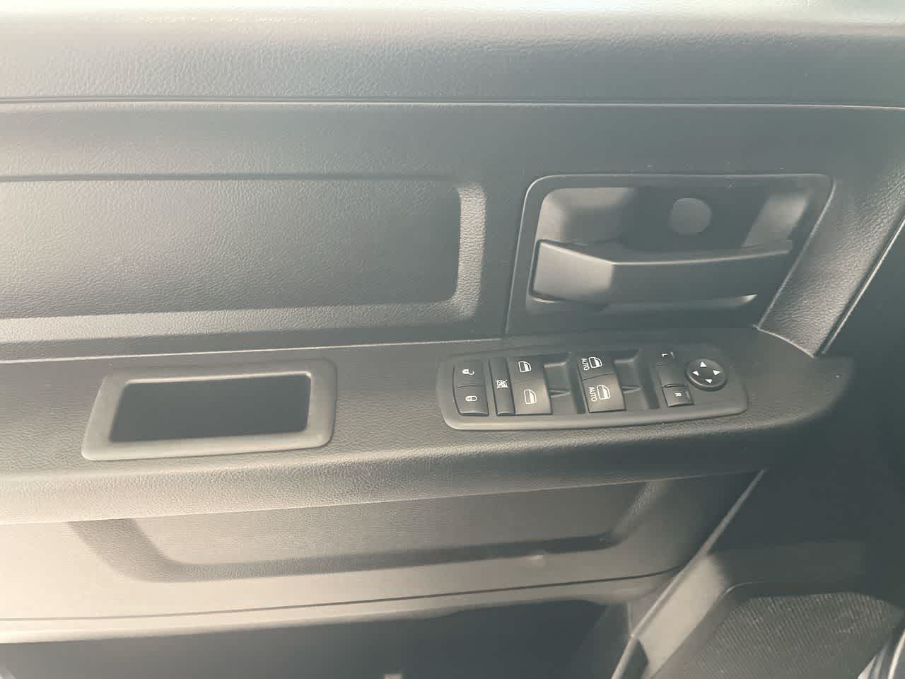 Thumbnail: 2020 RAM 1500 Classic - 13