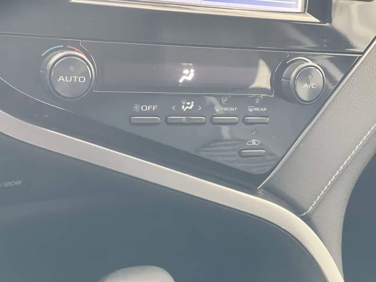 Thumbnail: 2019 Toyota Camry - 19