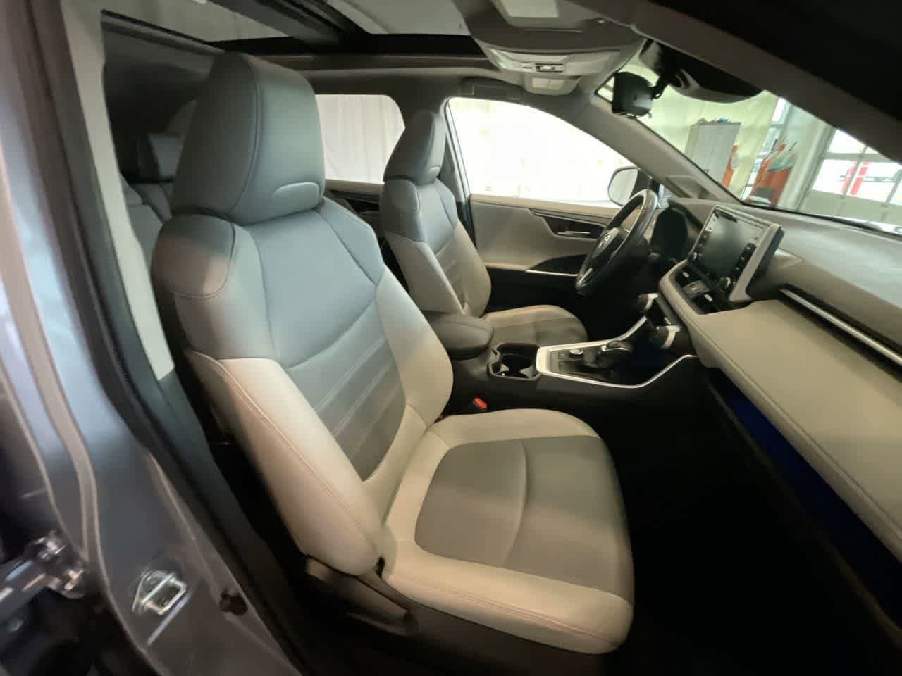 Thumbnail: 2020 Toyota RAV4 - 25