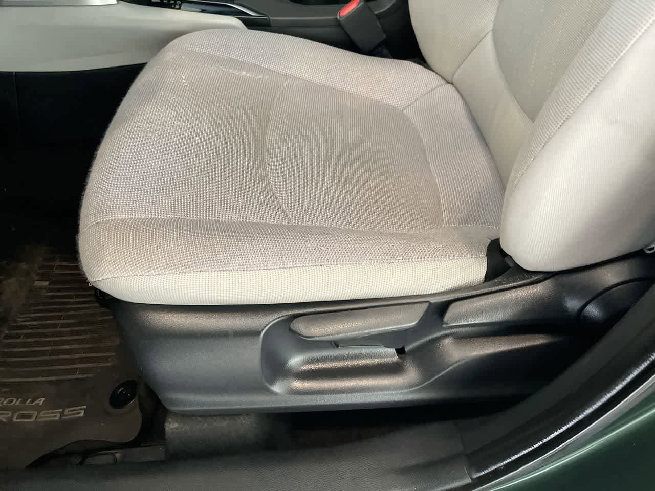 Thumbnail: 2022 Toyota Corolla Cross - 12