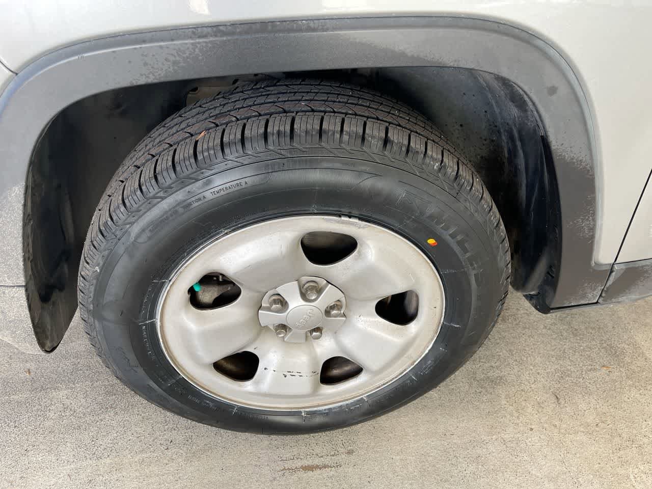 Thumbnail: 2016 Jeep Cherokee - 10