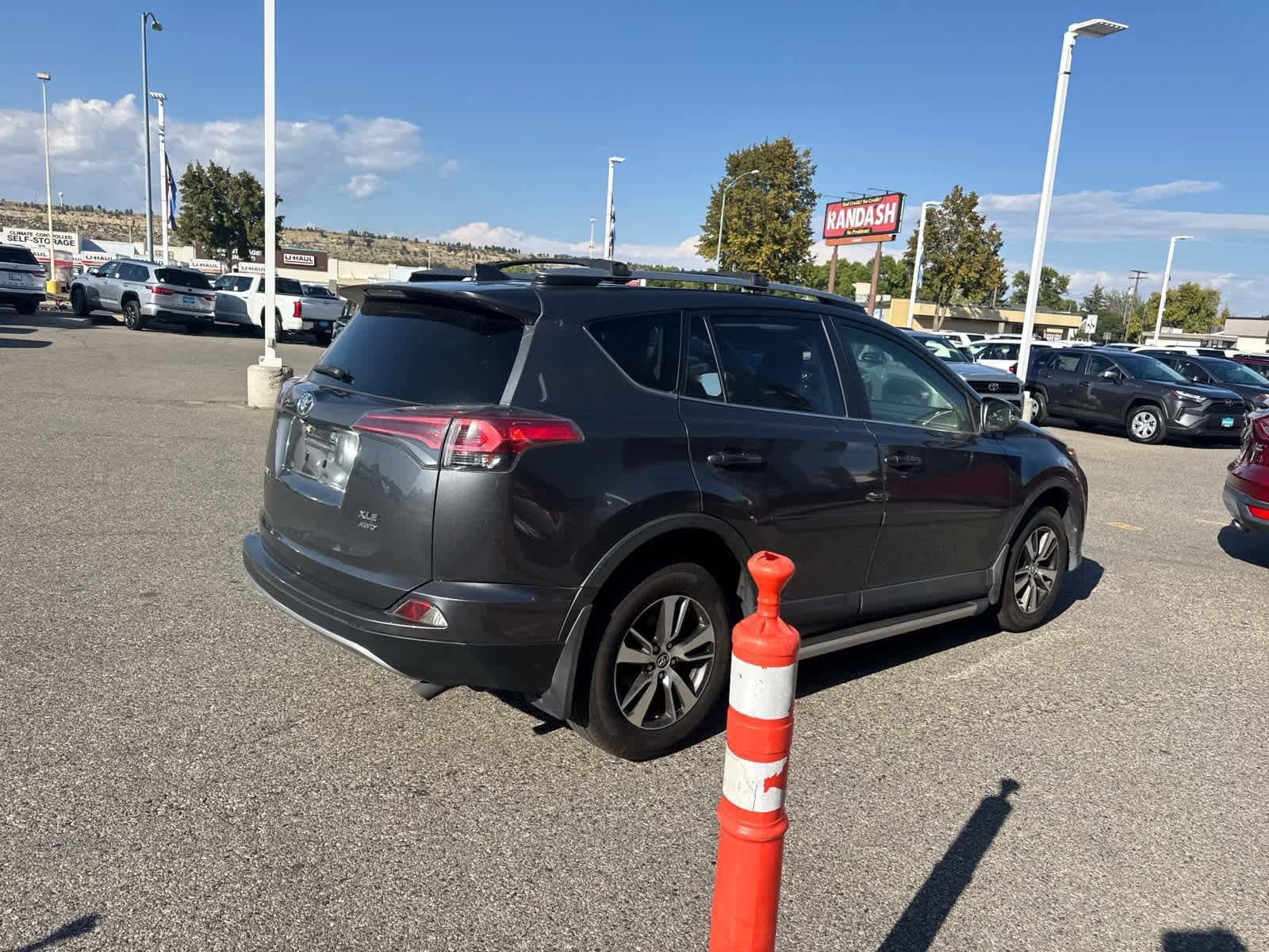 Thumbnail: 2018 Toyota RAV4 - 18