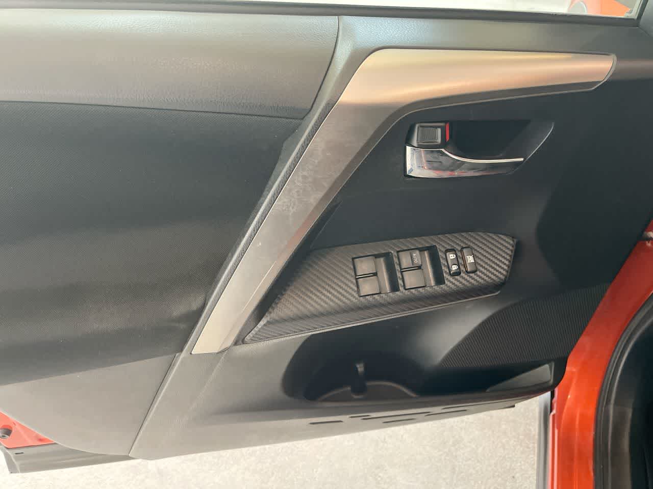 Thumbnail: 2015 Toyota RAV4 - 12