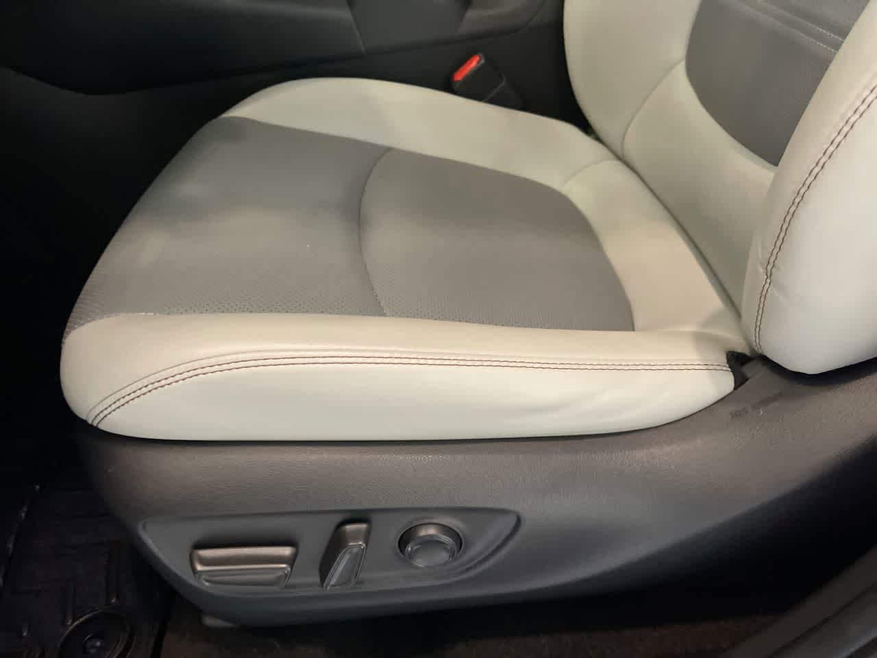 Thumbnail: 2020 Toyota RAV4 - 12