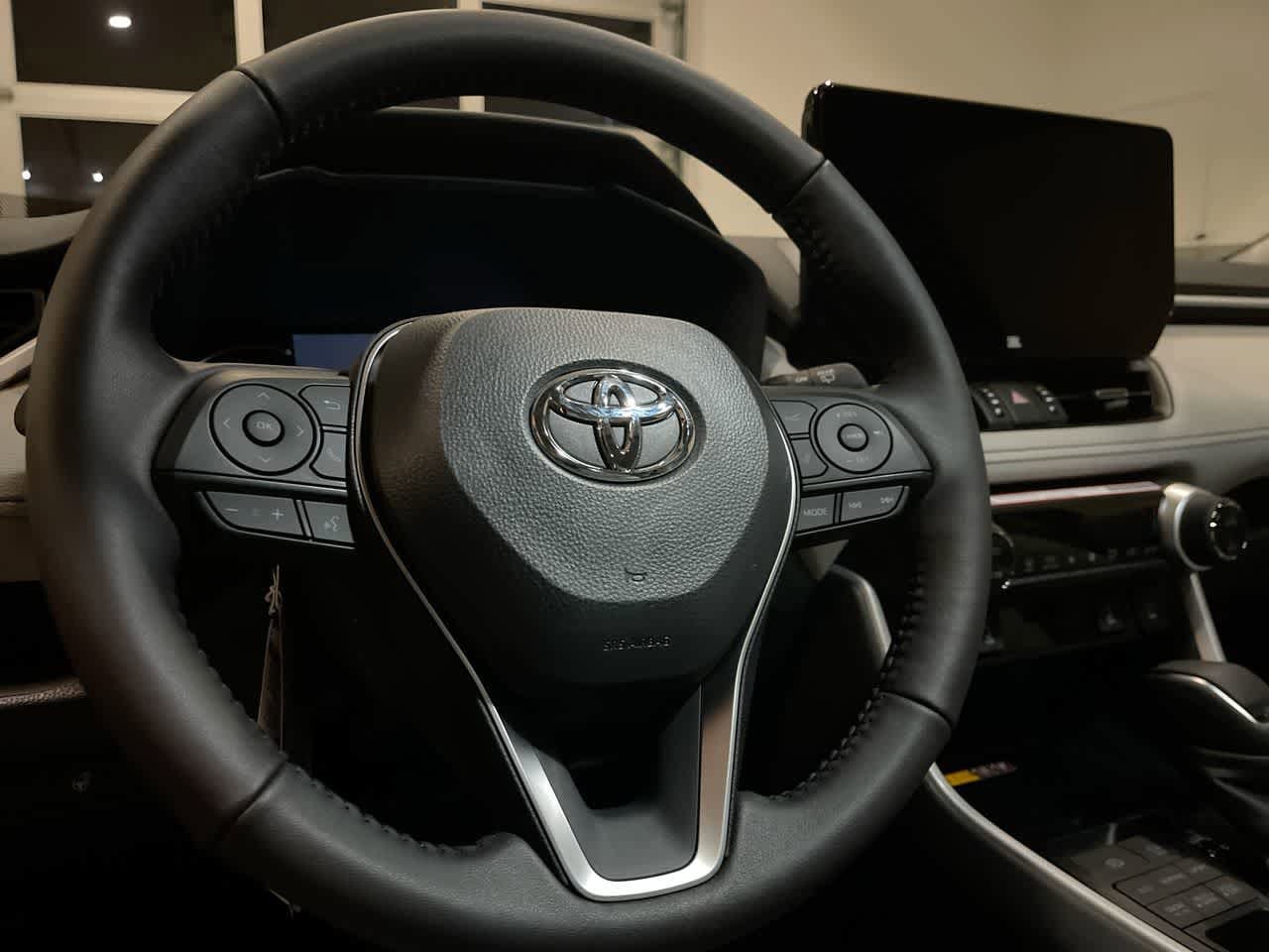 Thumbnail: 2025 Toyota RAV4 - 14