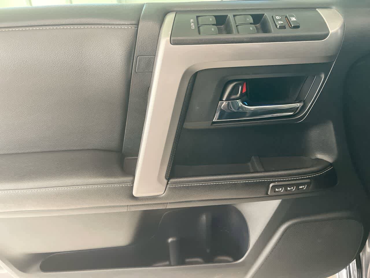 Thumbnail: 2015 Toyota 4Runner - 13