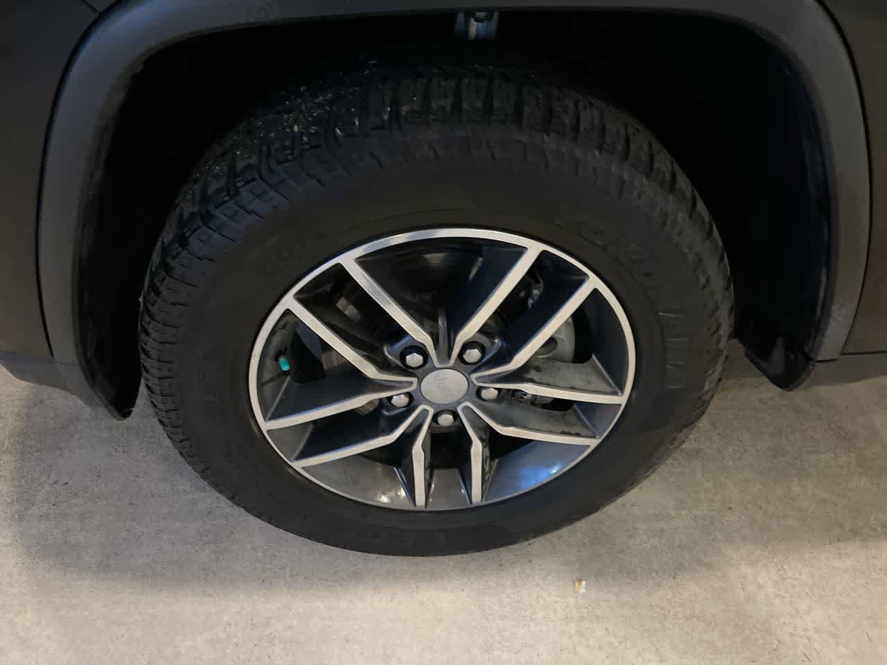 Thumbnail: 2017 Jeep Grand Cherokee - 10