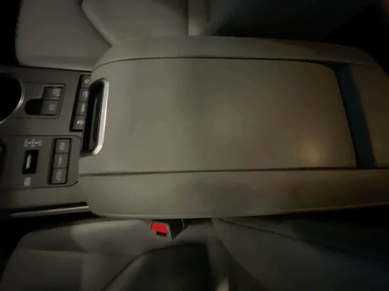 Thumbnail: 2022 Toyota Highlander - 21